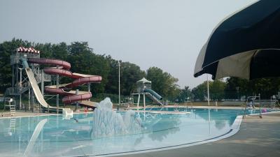 empty Tomah pool with waterslide